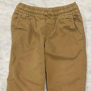 Boys Carters khaki Joggers in size 5t
